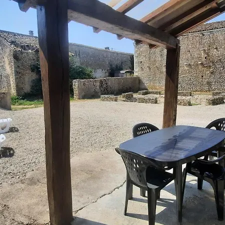 Chardon - Maison Partagee - 2 Personnes Homestay szállás Saint-Sauvant (Vienne)